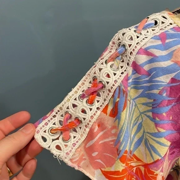 *3/$15 New York Laundry Blouse Small - Picture 4 of 11